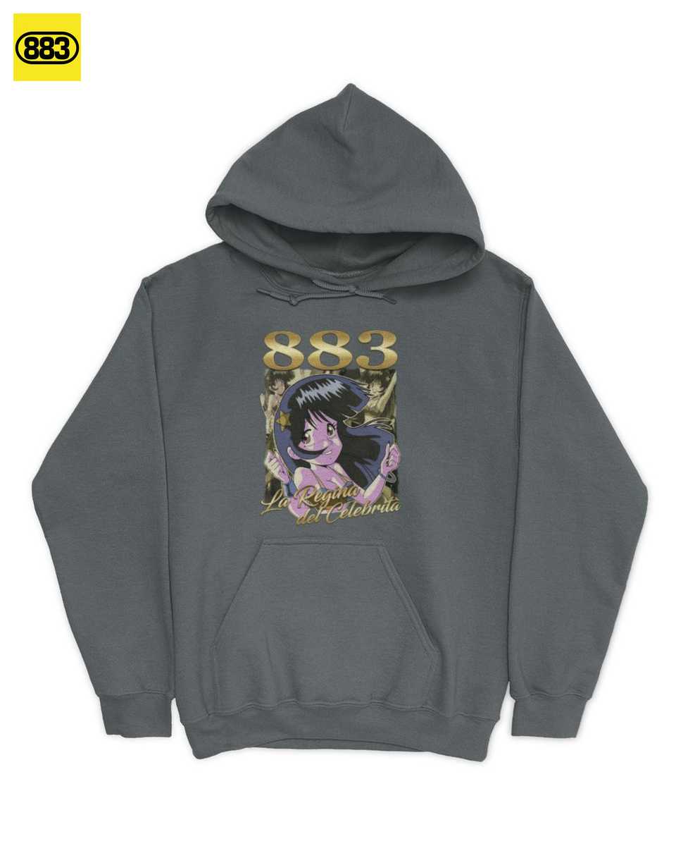 La Merch: Regina del Celebrità T-Shirt Retro Anime 883 | Abbigliamento Unisex Max Pezzali Anni '90 - immagine 3